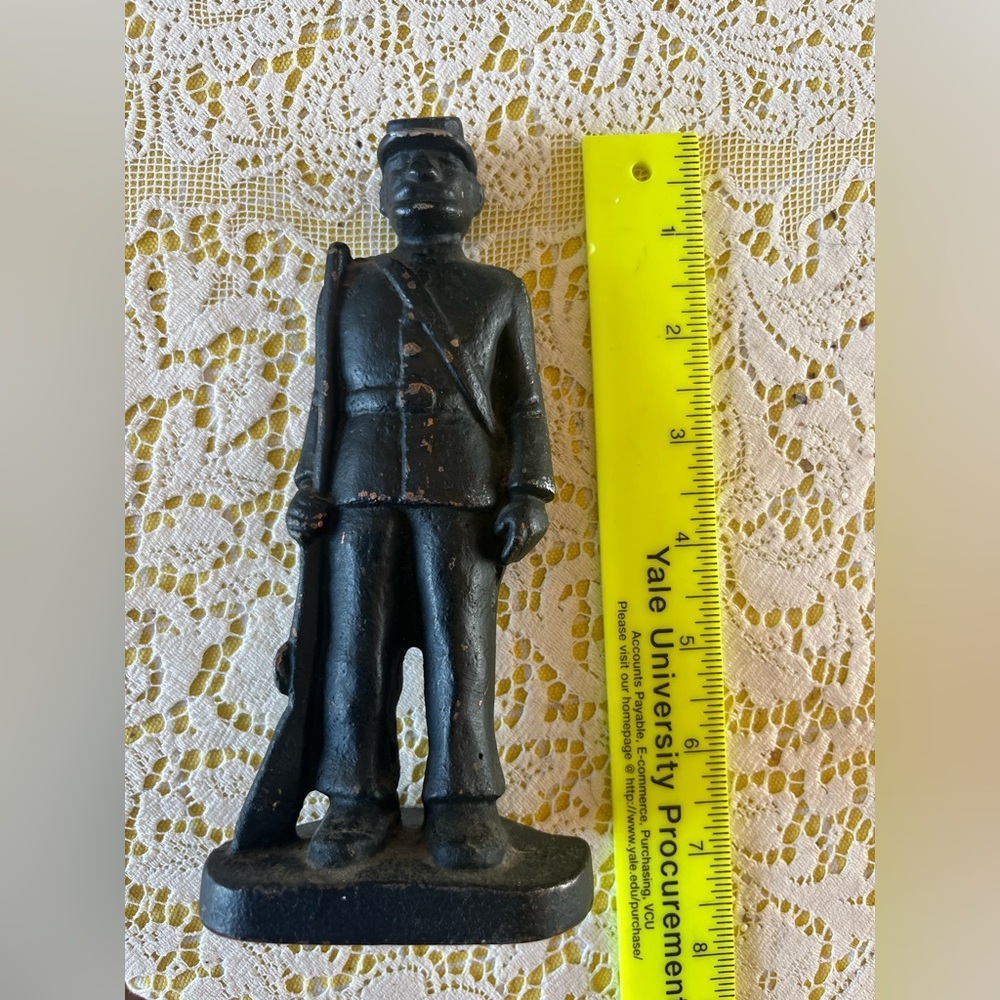 VINTAGE Cast iron Civil War soldier figure